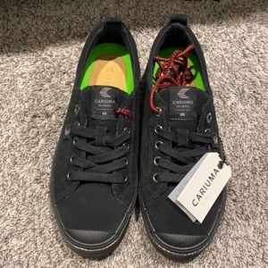 Cariuma Women’s sneakers